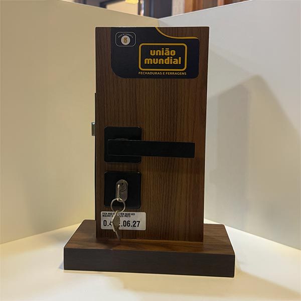 Fechaduras 2 Loja de Portas em Curitiba e Região Portas-Milenar-Curitiba-Linha-Fechaduras-IMG_3371