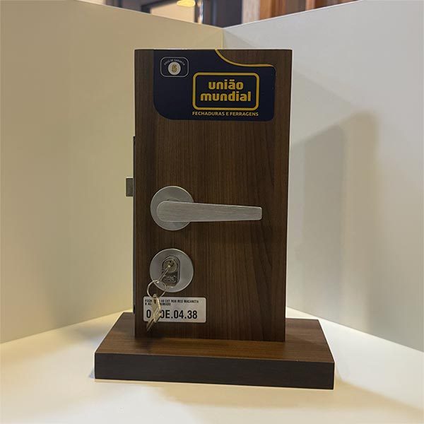 Fechaduras 6 Loja de Portas em Curitiba e Região Portas-Milenar-Curitiba-Linha-Fechaduras-IMG_3375